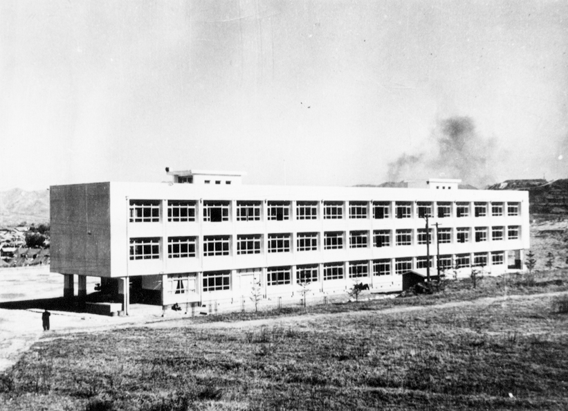 1958 58년도에 준공된 문리과대 건물 