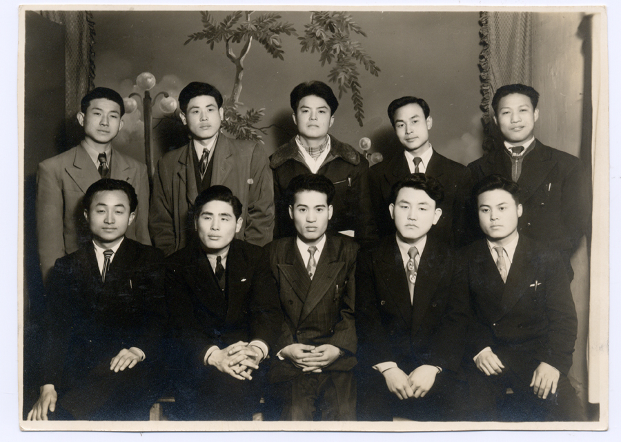 1952년 초대 학생회 간부 사진(김봉주 교수 증)